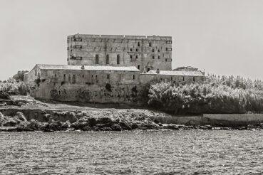 Tμήμα Εξωφύλλου Ο τελευταίος μοναχός των Στροφάδων